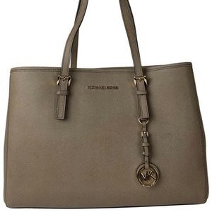MICHEAL KORS JET SET TAUPE (medium)